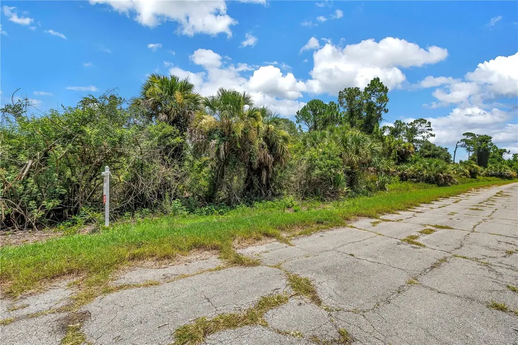 Hinshaw Avenue North Port FL 34288