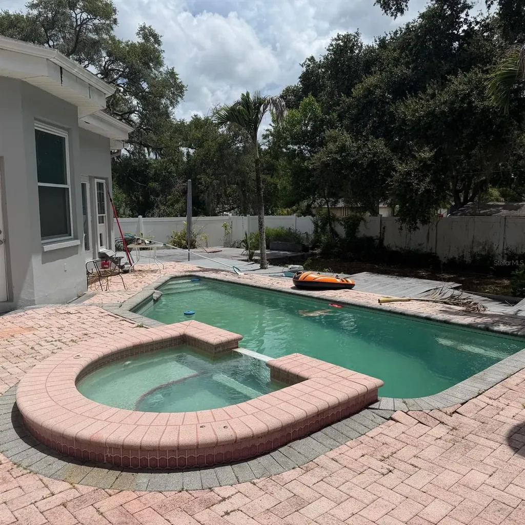 1931 Oak Ridge Court Clearwater FL 33759