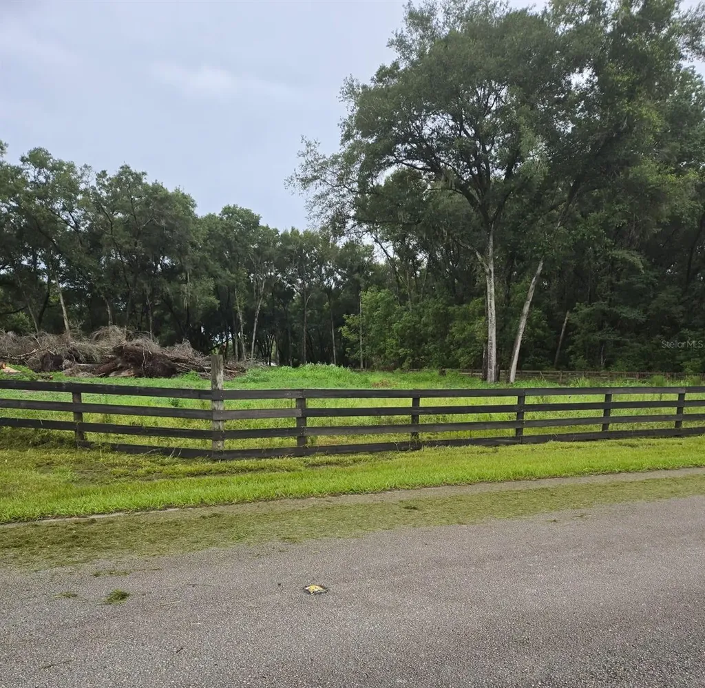 890 Grand Rondo W Crescent City FL 32112