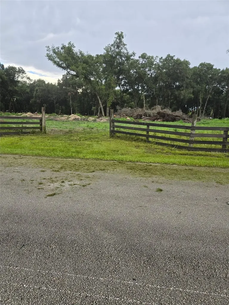 890 Grand Rondo W Crescent City FL 32112