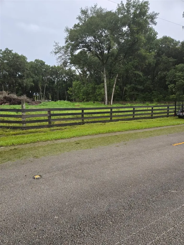 890 Grand Rondo W Crescent City FL 32112