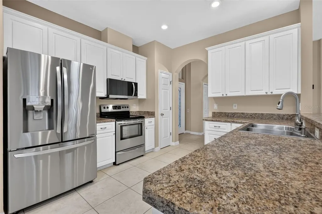26915 Honeymoon Avenue Leesburg FL 34748