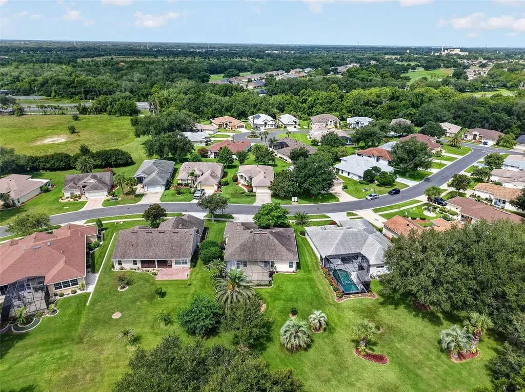 26915 Honeymoon Avenue Leesburg FL 34748
