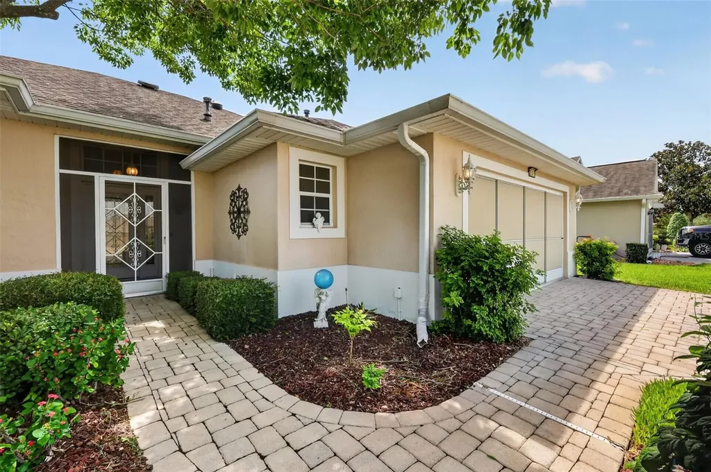 26915 Honeymoon Avenue Leesburg FL 34748