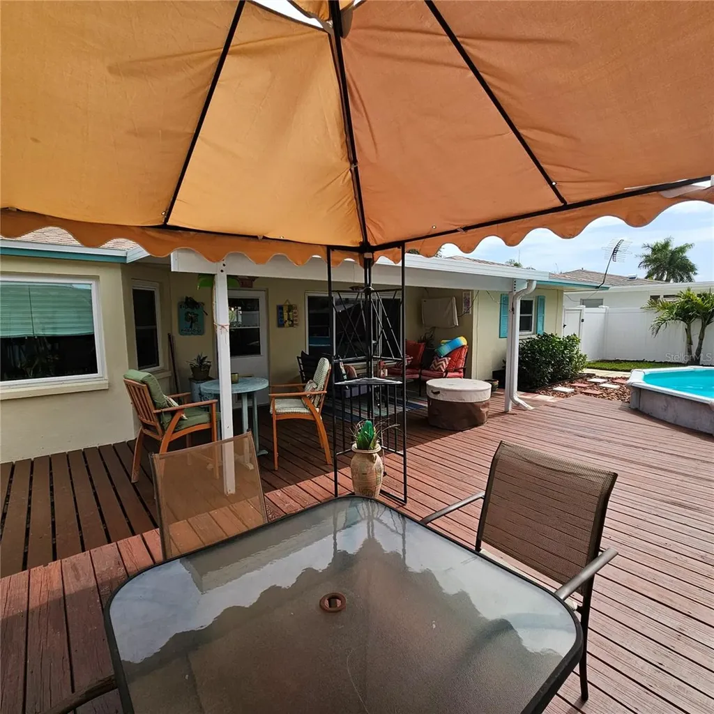 13920 Jamaica Drive Seminole FL 33776