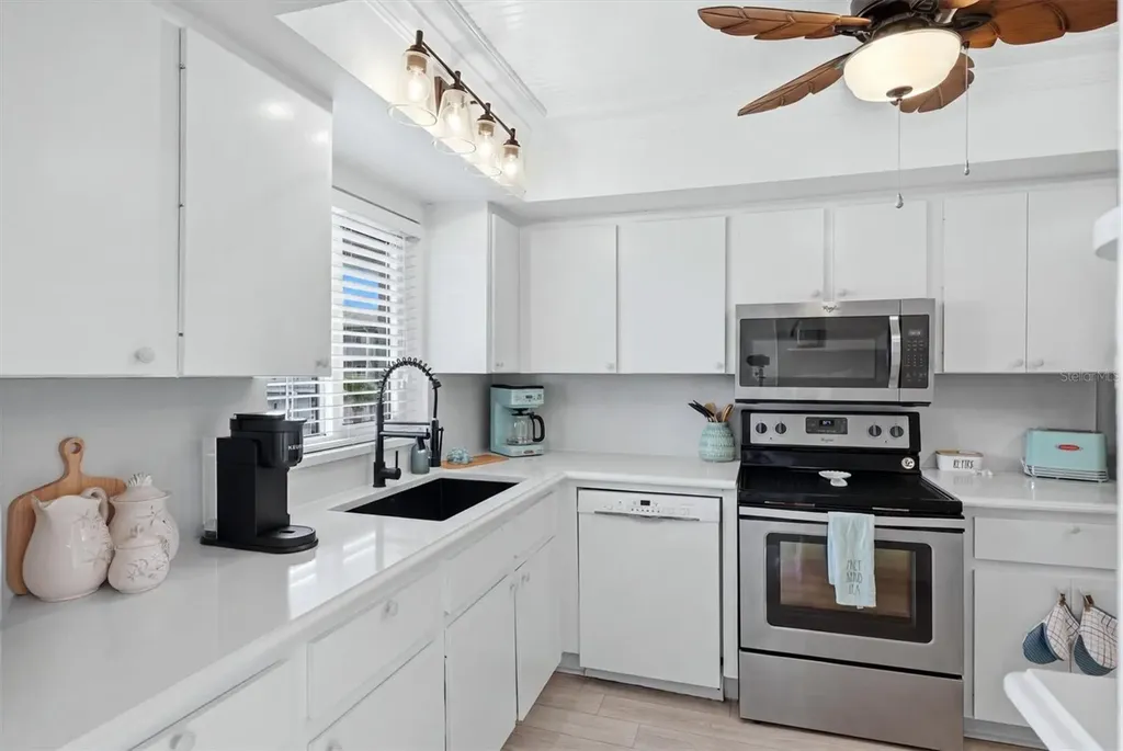 3446 Lake Bayshore Drive Bradenton FL 34205