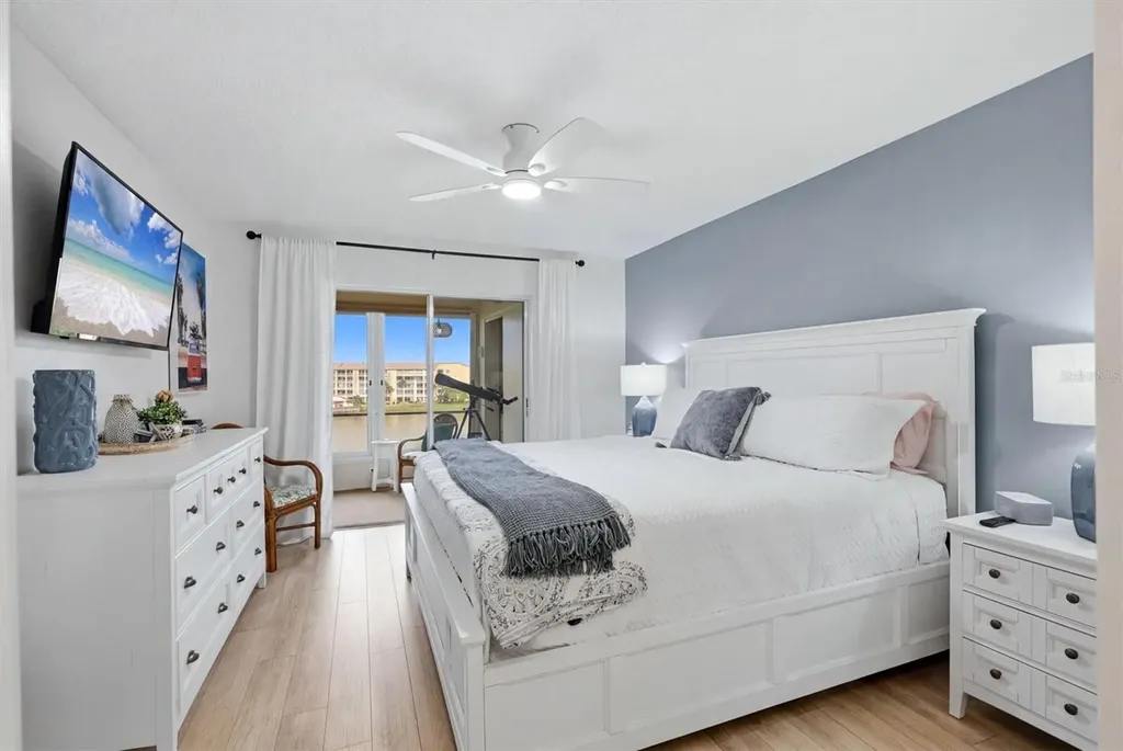 3446 Lake Bayshore Drive Bradenton FL 34205