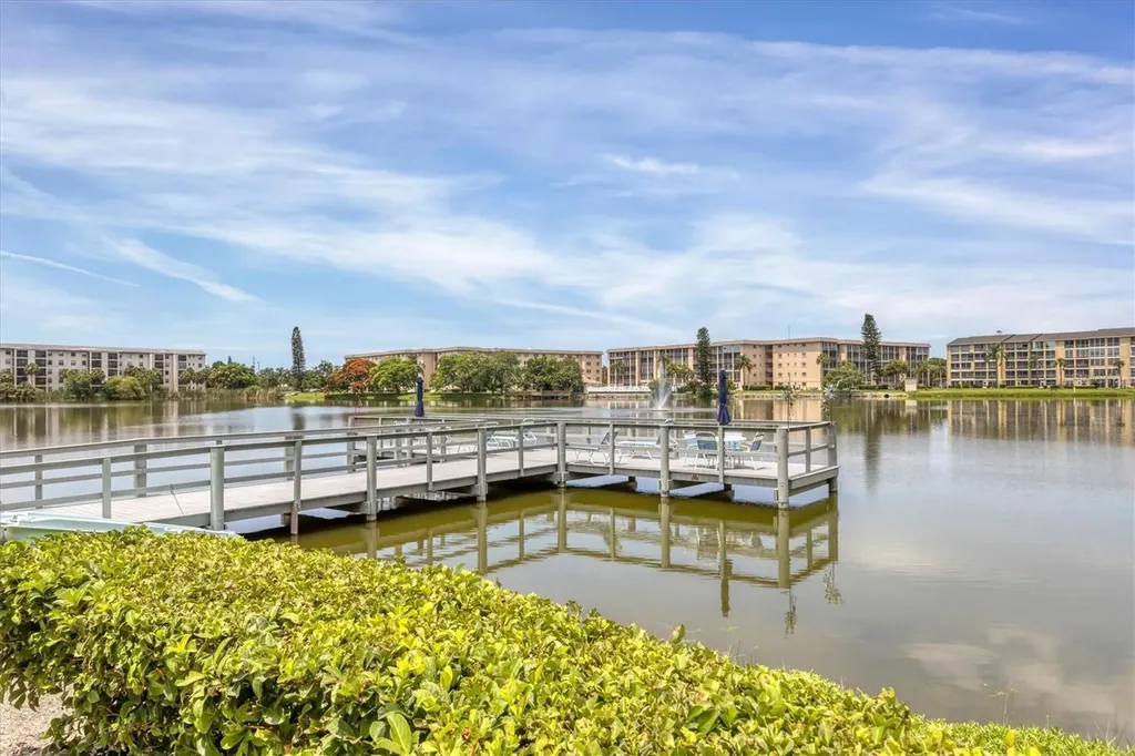 3446 Lake Bayshore Drive Bradenton FL 34205