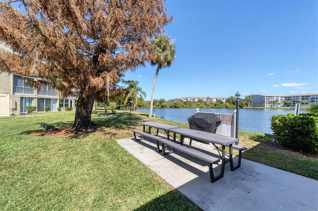 3446 Lake Bayshore Drive Bradenton FL 34205