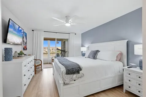 3446 Lake Bayshore Drive Bradenton FL 34205