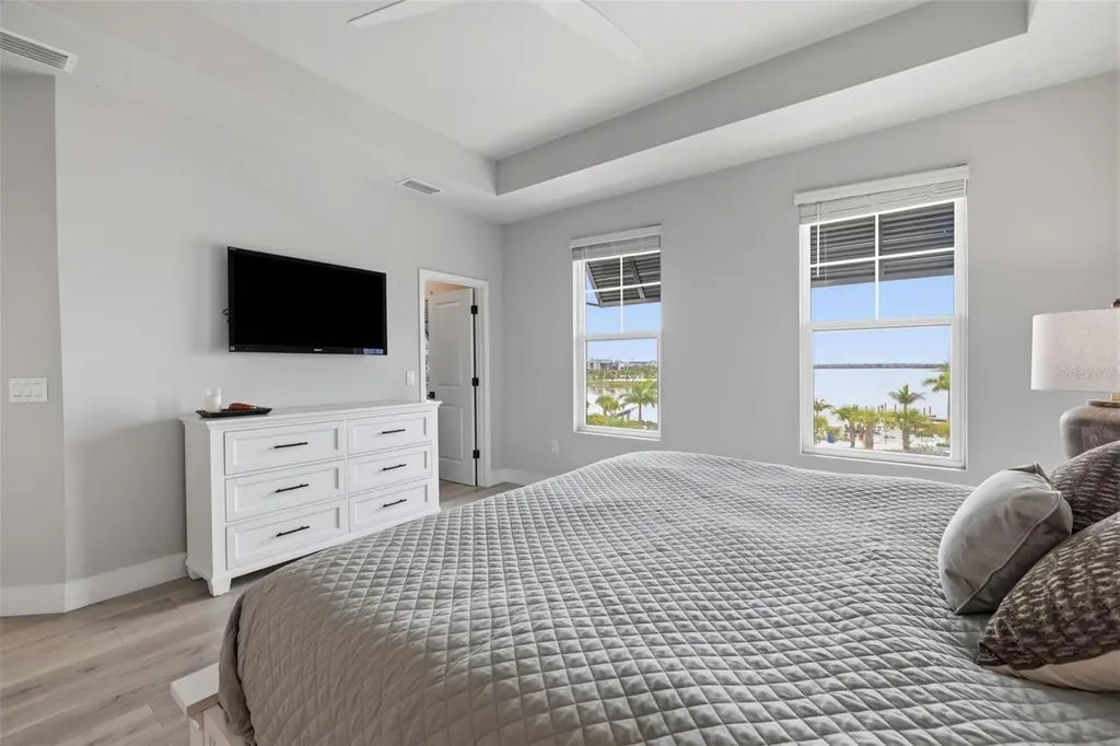 1528 Skysail Lane Sarasota FL 34240