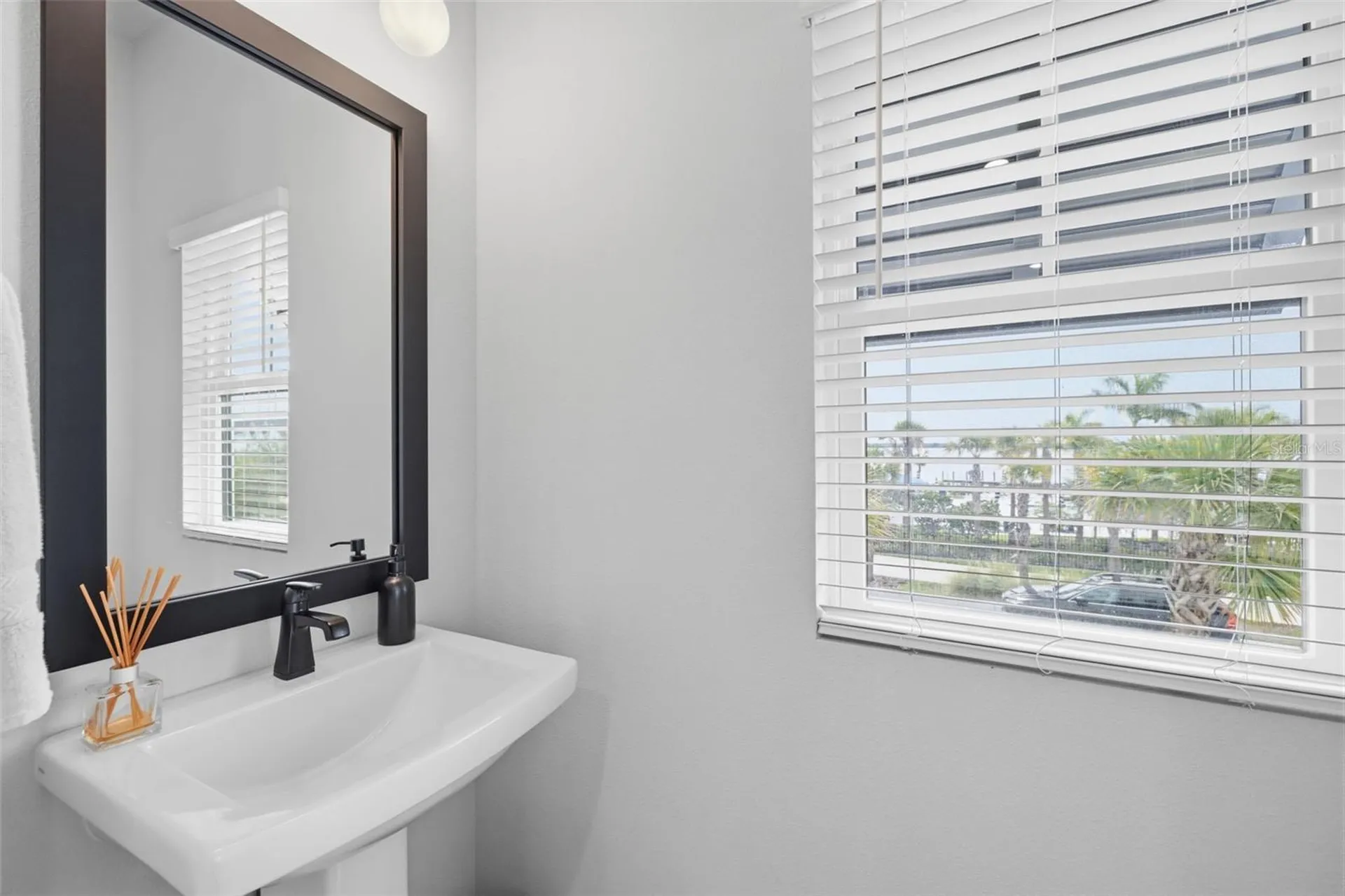 1528 Skysail Lane Sarasota FL 34240