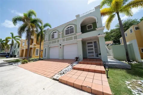 Paseo Viejo San Juan Los Faroles Bayamon PR 00956