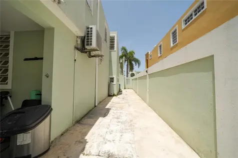 Paseo Viejo San Juan Los Faroles Bayamon PR 00956