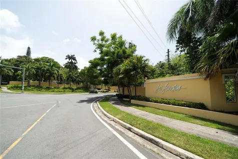 Paseo Viejo San Juan Los Faroles Bayamon PR 00956