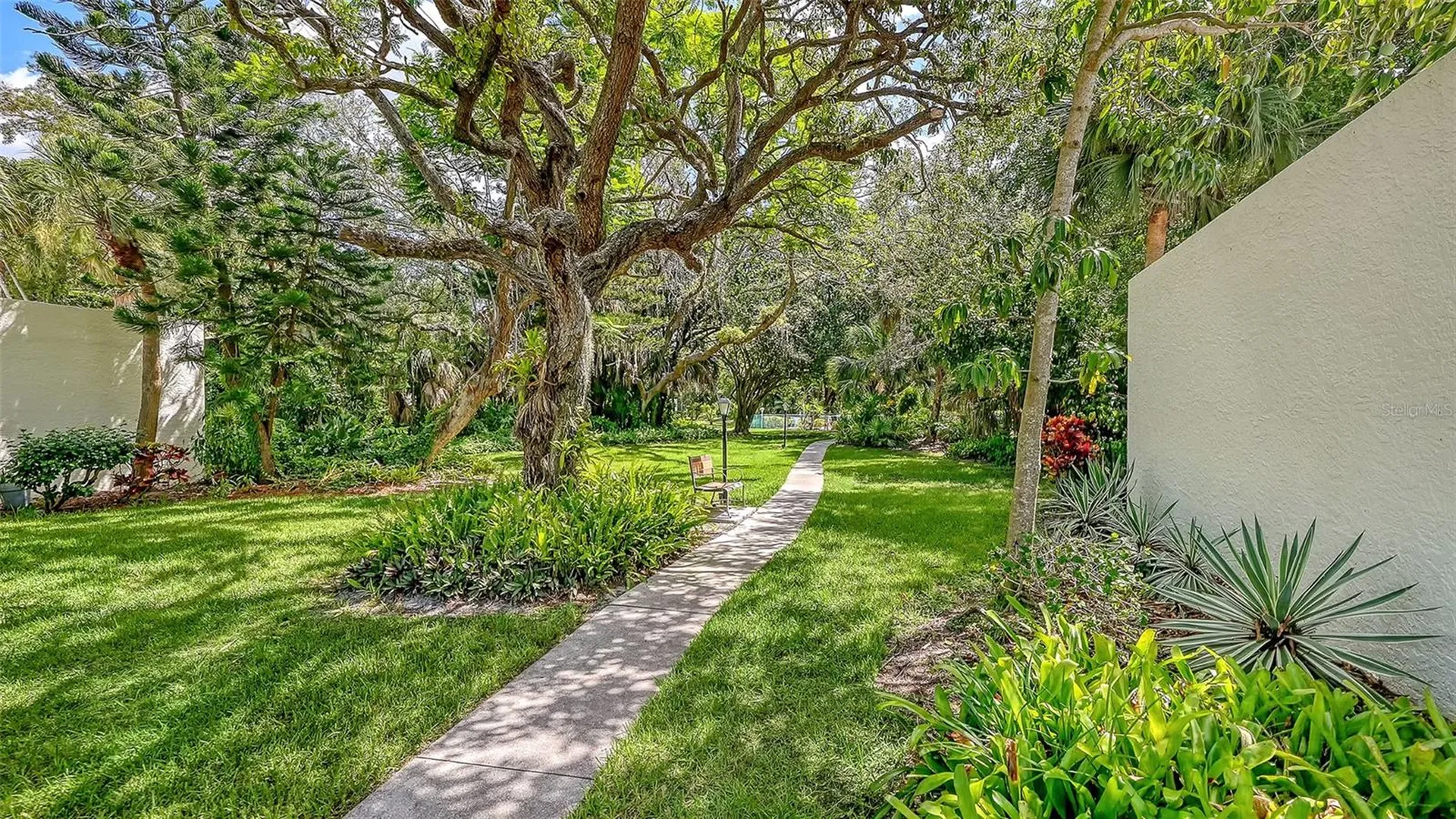 664 Woodlawn Drive Bradenton FL 34210
