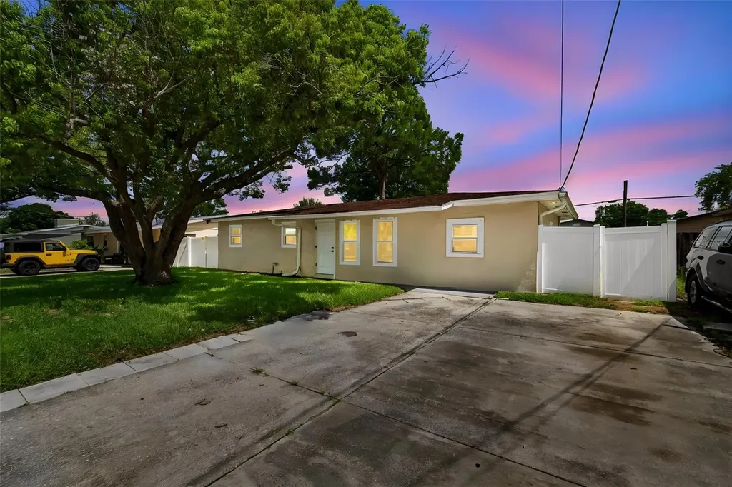 4417 W Fairview Heights Tampa FL 33616
