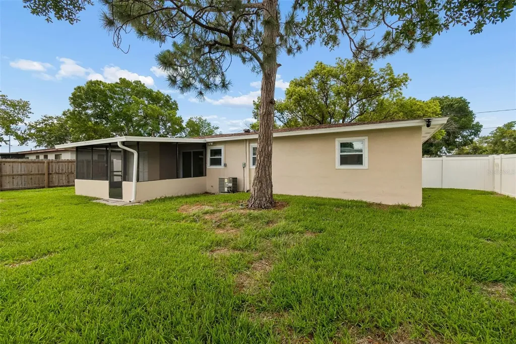 4417 W Fairview Heights Tampa FL 33616