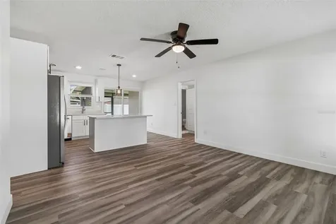 4417 W Fairview Heights Tampa FL 33616