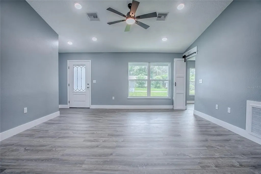 557 County Road 487 Lake Panasoffkee FL 33538
