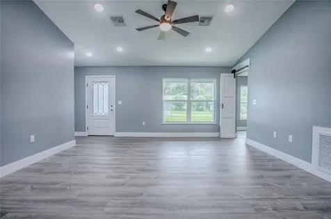 557 County Road 487 Lake Panasoffkee FL 33538