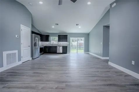 557 County Road 487 Lake Panasoffkee FL 33538