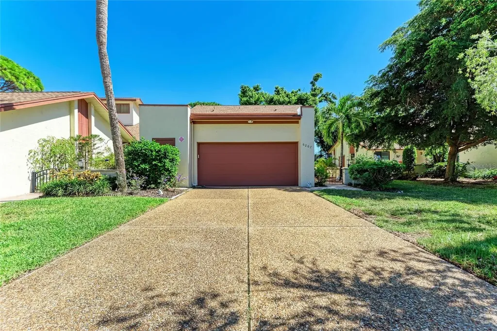 6207 Courtside Drive Bradenton FL 34210