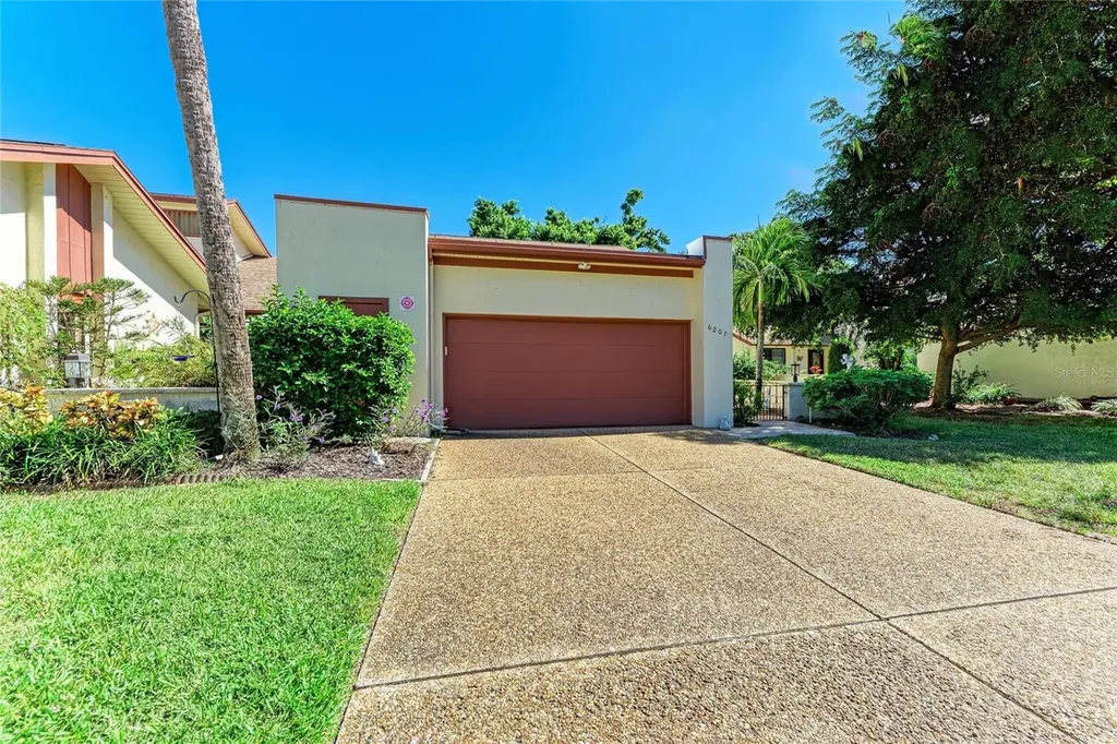 6207 Courtside Drive Bradenton FL 34210