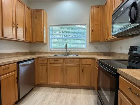 4530 Amberly Oaks Court Tampa FL 33614