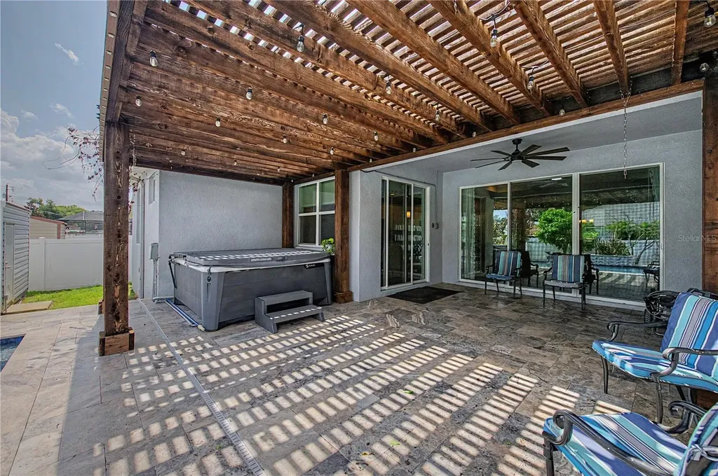 1604 Main Street Valrico FL 33594