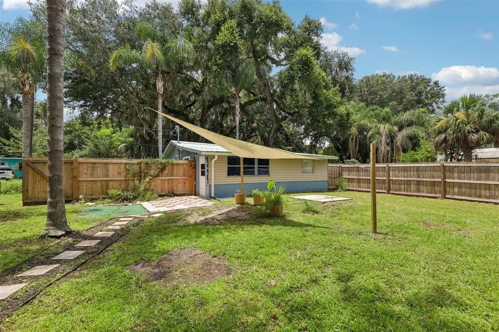521 S 9th Street Crescent City FL 32112