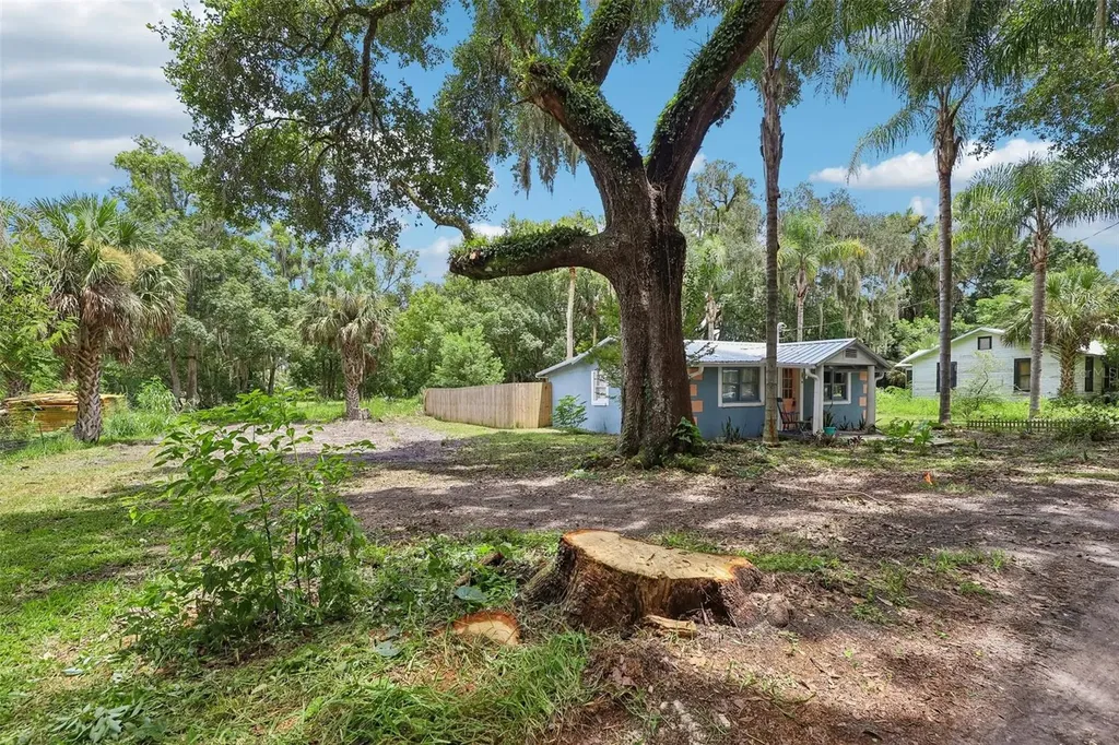 521 S 9th Street Crescent City FL 32112