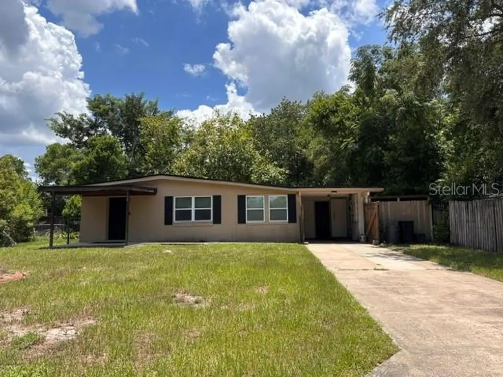310 E 6th Street Chuluota FL 32766