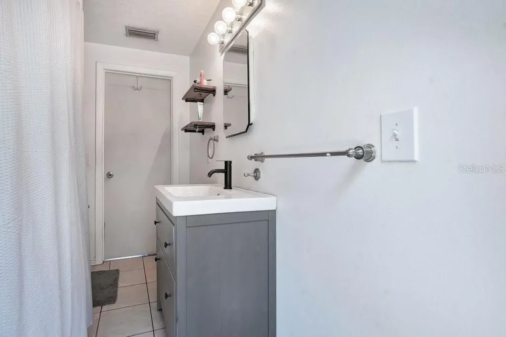310 E 6th Street Chuluota FL 32766