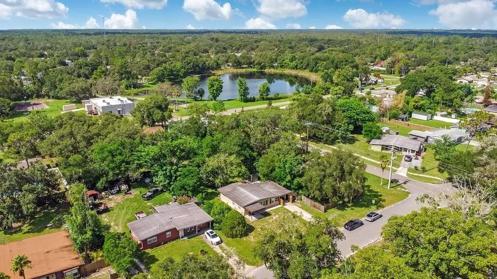 310 E 6th Street Chuluota FL 32766