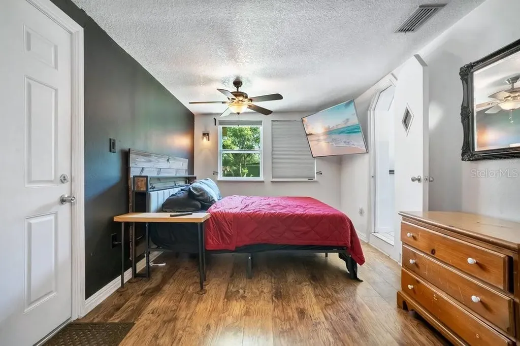 310 E 6th Street Chuluota FL 32766