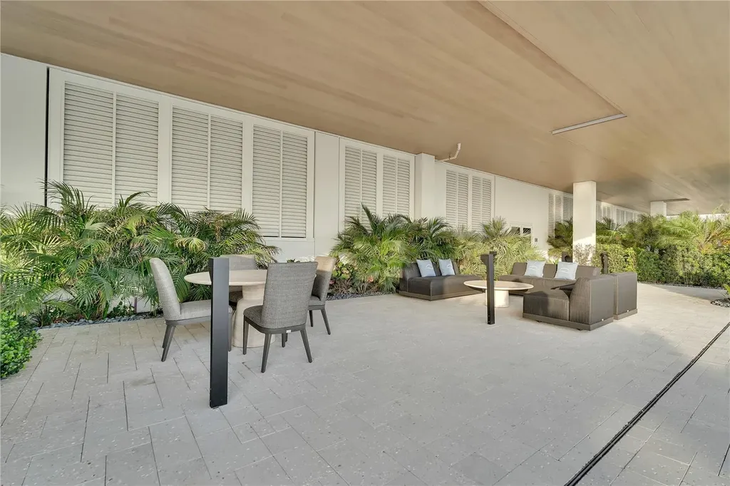 70 Avenida Veneccia Sarasota FL 34242