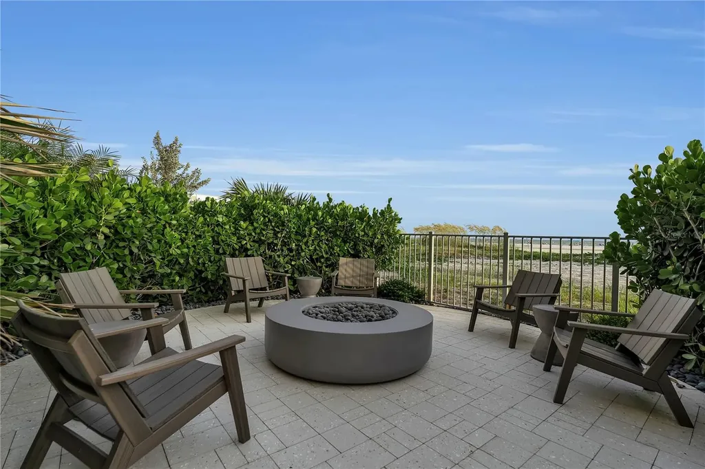 70 Avenida Veneccia Sarasota FL 34242