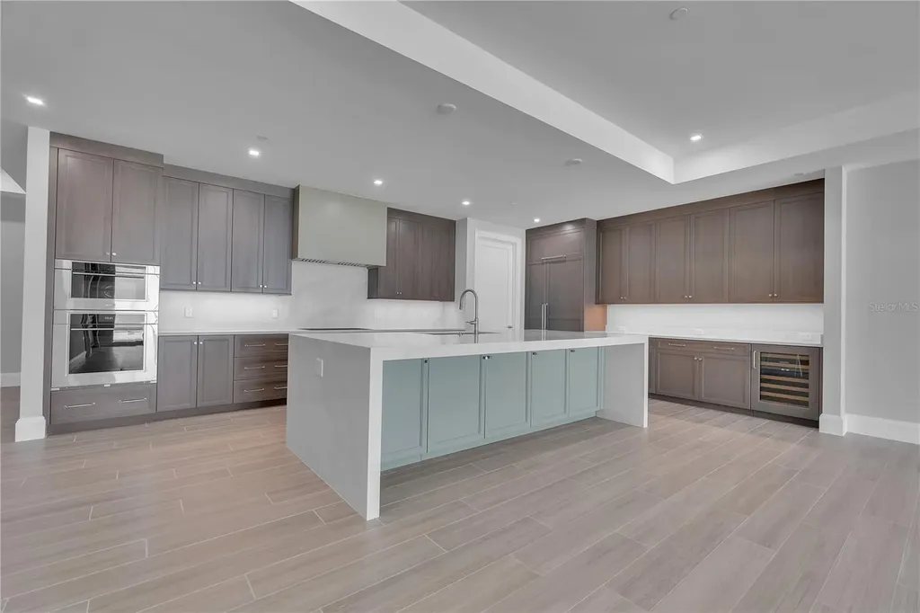 70 Avenida Veneccia Sarasota FL 34242