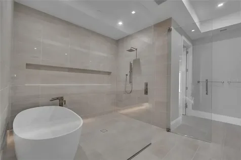 70 Avenida Veneccia Sarasota FL 34242