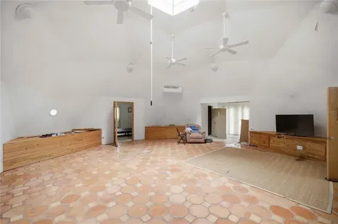12897 NW Highway 225 Reddick FL 32686