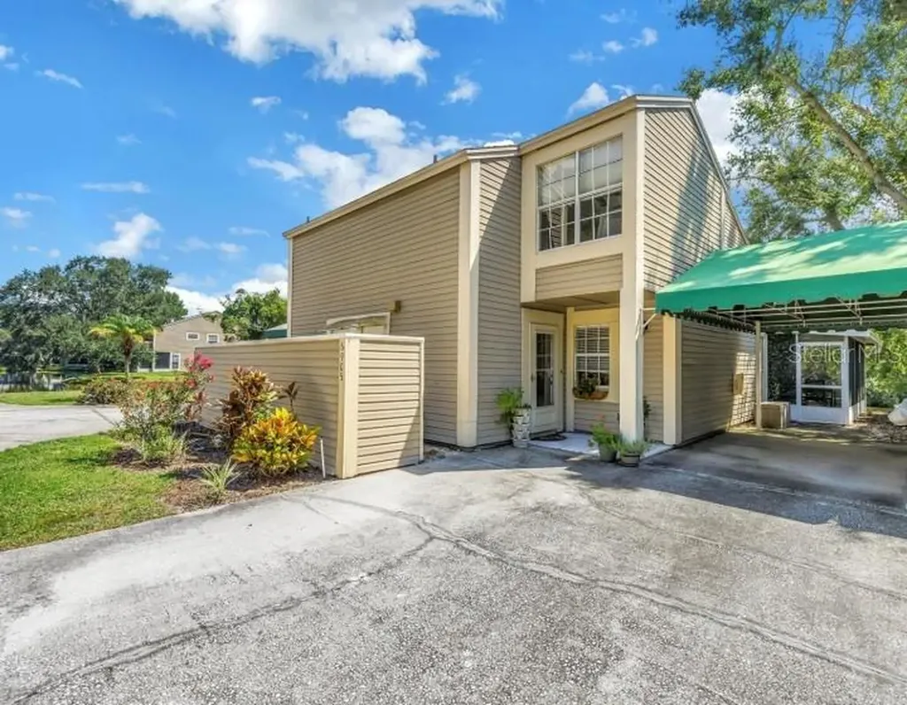 6905 Lake Place Court Tampa FL 33634