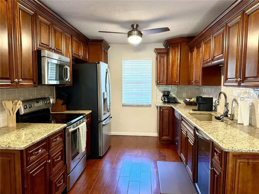 6905 Lake Place Court Tampa FL 33634