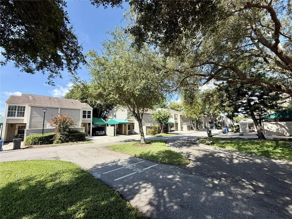 6905 Lake Place Court Tampa FL 33634