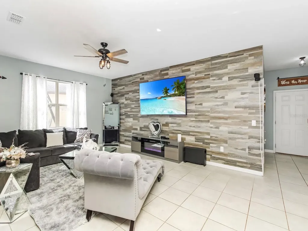 1833 Cayman Cove Circle St Cloud FL 34772