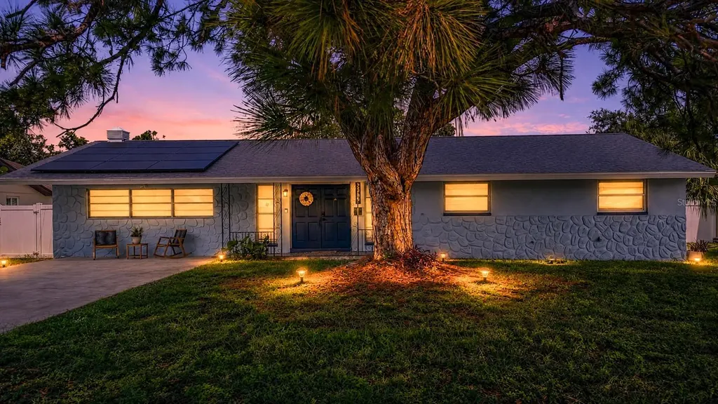 2449 66th Avenue S St Petersburg FL 33712