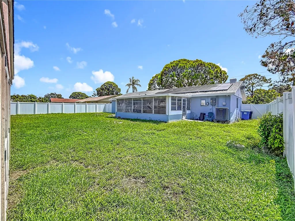2449 66th Avenue S St Petersburg FL 33712