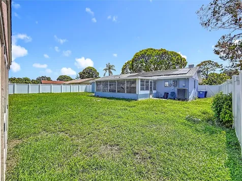 2449 66th Avenue S St Petersburg FL 33712