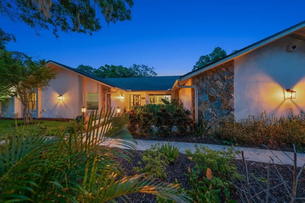 2423 Foxhead Way Clearwater FL 33759
