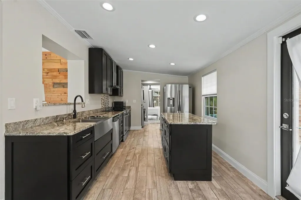 860 86th Avenue N St Petersburg FL 33702